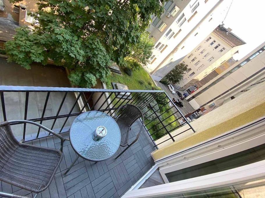 Extra Sok Szobas Apartman Budapest Kozpontjaban Apartamento Exterior foto